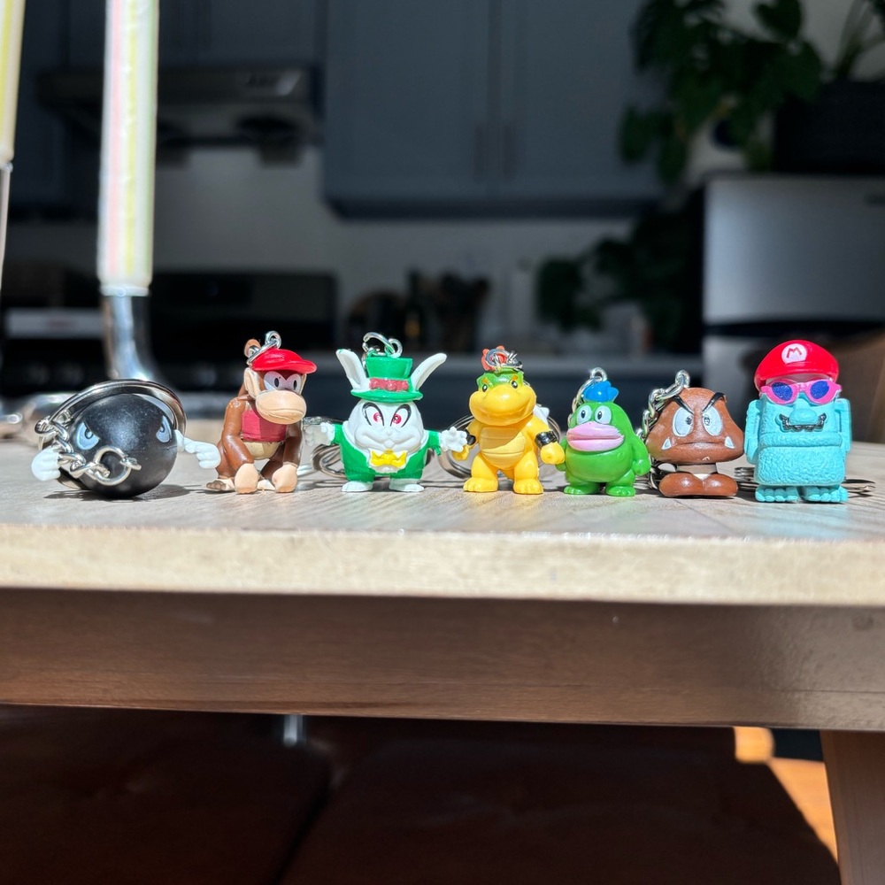 Nintendo figures Loose Keychains Lot 7 Moe Eye Diddy Bullet Bowser Koopa Goomba